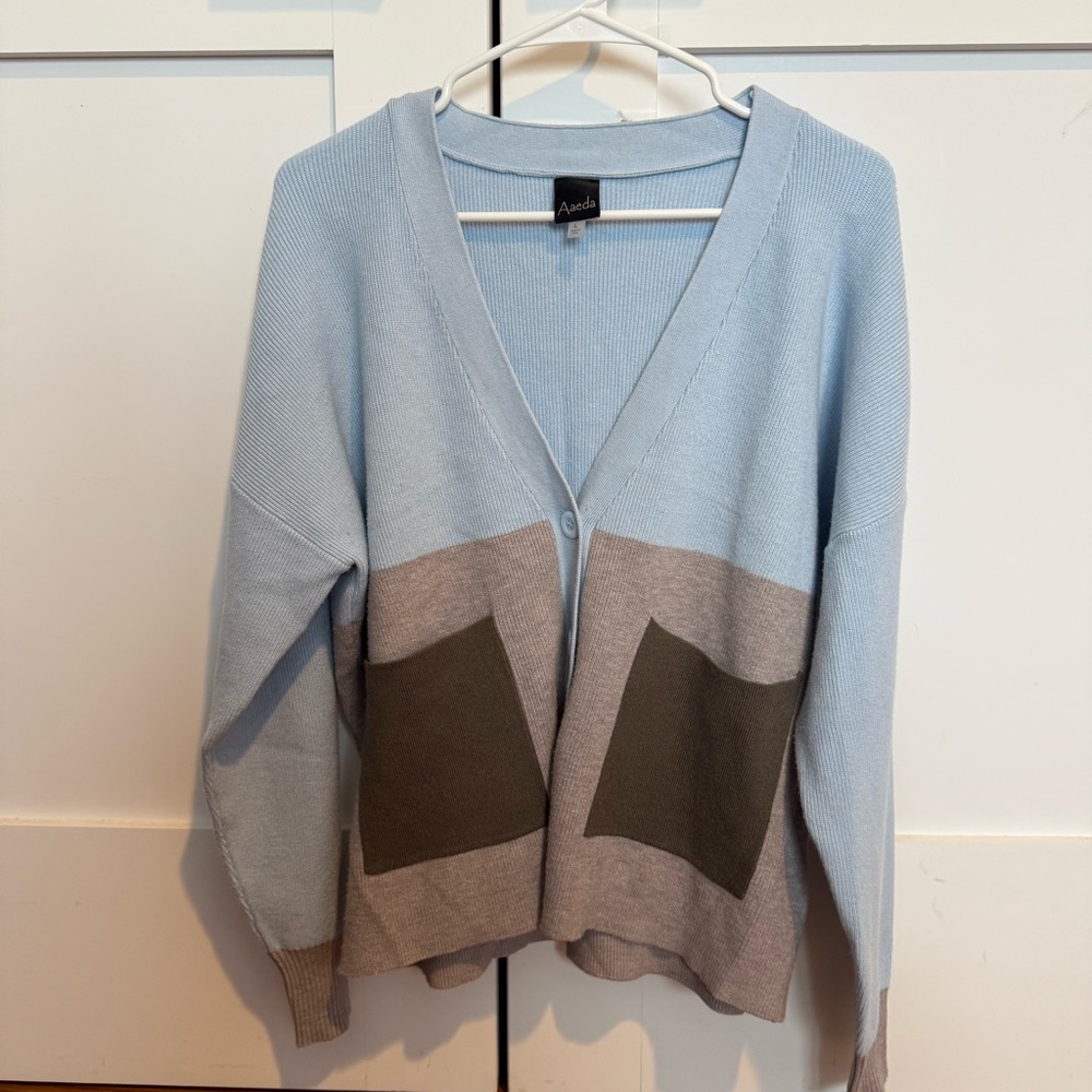 Aaeda Women's Blue and Gray Cardigan